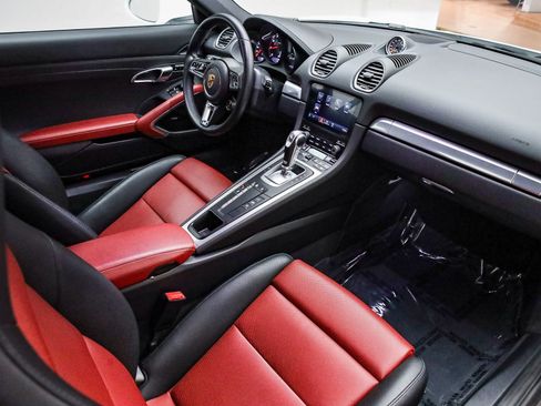 Used 2025 Porsche 718 Cayman image 27