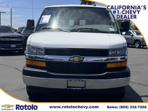 Used 2025 Chevrolet Express 2500 w/ Driver Convenience Package RWD image 2