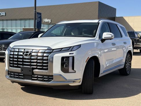 Used 2025 Hyundai Palisade Calligraphy FWD image 2