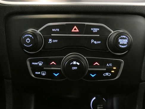 Used 2022 Dodge Charger SXT image 13
