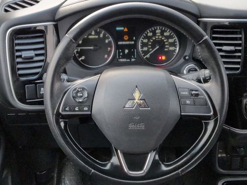 Used 2017 Mitsubishi Outlander SE image 23
