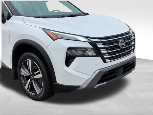 Certified 2025 Nissan Rogue SL w/ SL Premium Package image 38