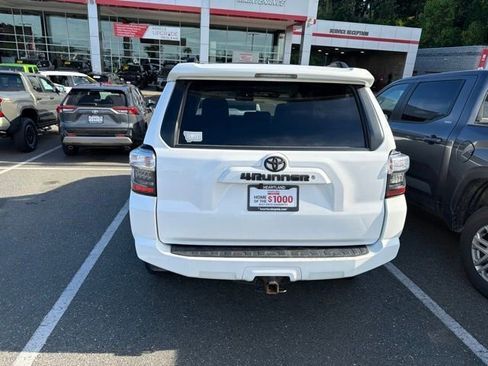 Used 2019 Toyota 4Runner SR5 Premium AWD/4WD image 2