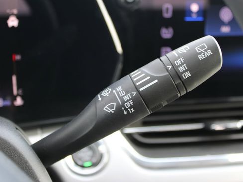 Used 2025 Chevrolet Trax LT image 36