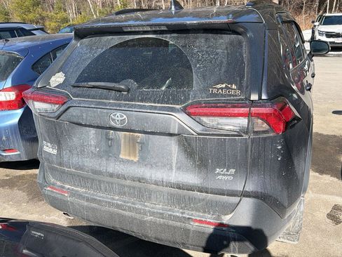 Used 2020 Toyota RAV4 XLE Premium image 8