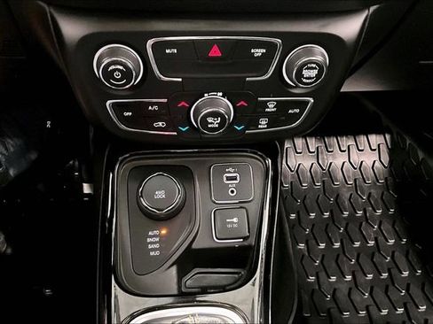 Used 2020 Jeep Compass Limited AWD/4WD image 16