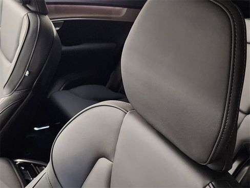 Used 2025 Volvo XC90 B5 Plus image 14