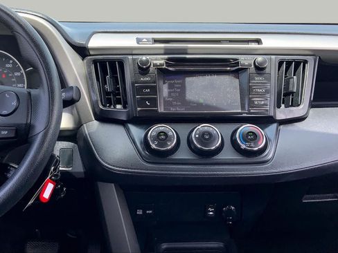 Used 2016 Toyota RAV4 LE FWD image 7