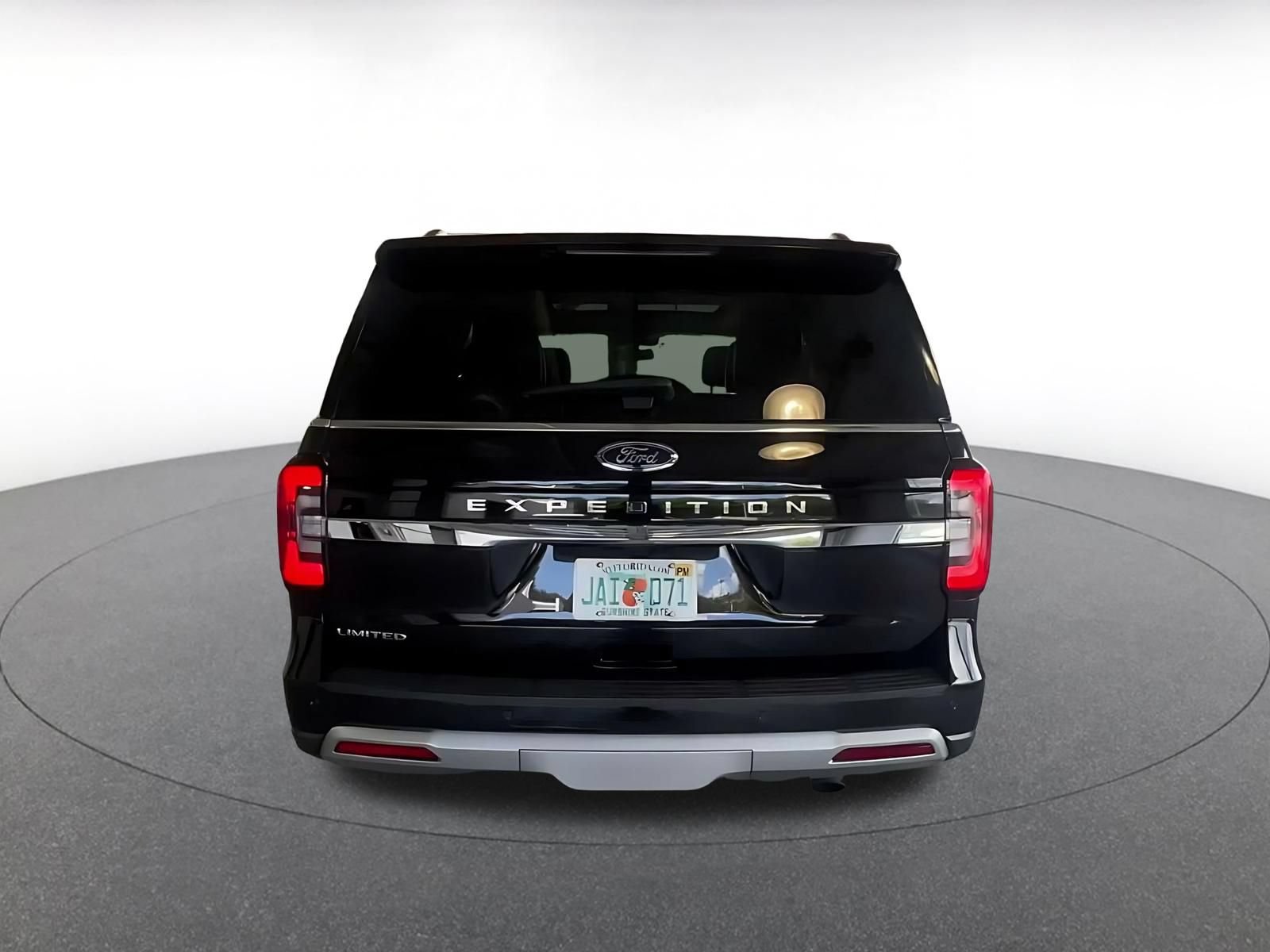 Used 2024 Ford Expedition Limited RWD image 12