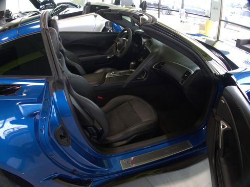 Used 2016 Chevrolet Corvette Z06 w/ 3LZ Preferred Equipment Group RWD image 15