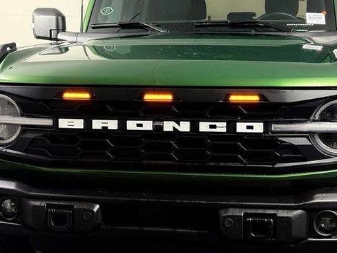 Used 2023 Ford Bronco Badlands w/ Sasquatch Package AWD/4WD image 12