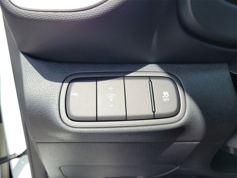 New 2025 Hyundai Venue SE image 12