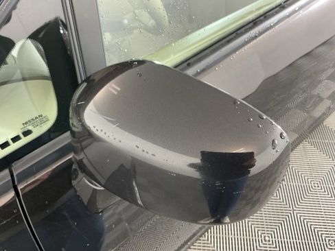 Used 2011 Nissan Versa SL image 9