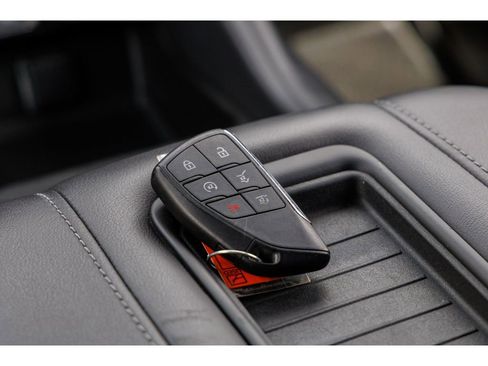 Used 2022 Chevrolet Suburban Z71 image 28