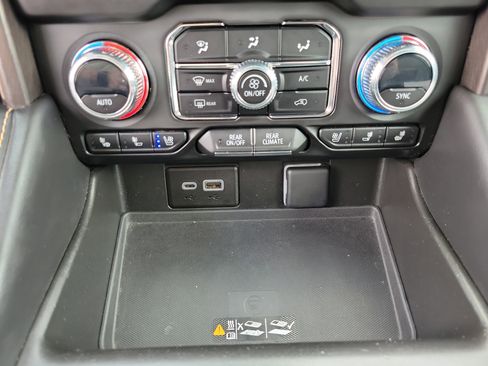 Used 2023 GMC Yukon AT4 AWD/4WD image 13