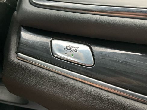 Used 2024 Buick Enclave Premium image 24