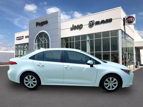 Used 2024 Toyota Corolla LE FWD image 2