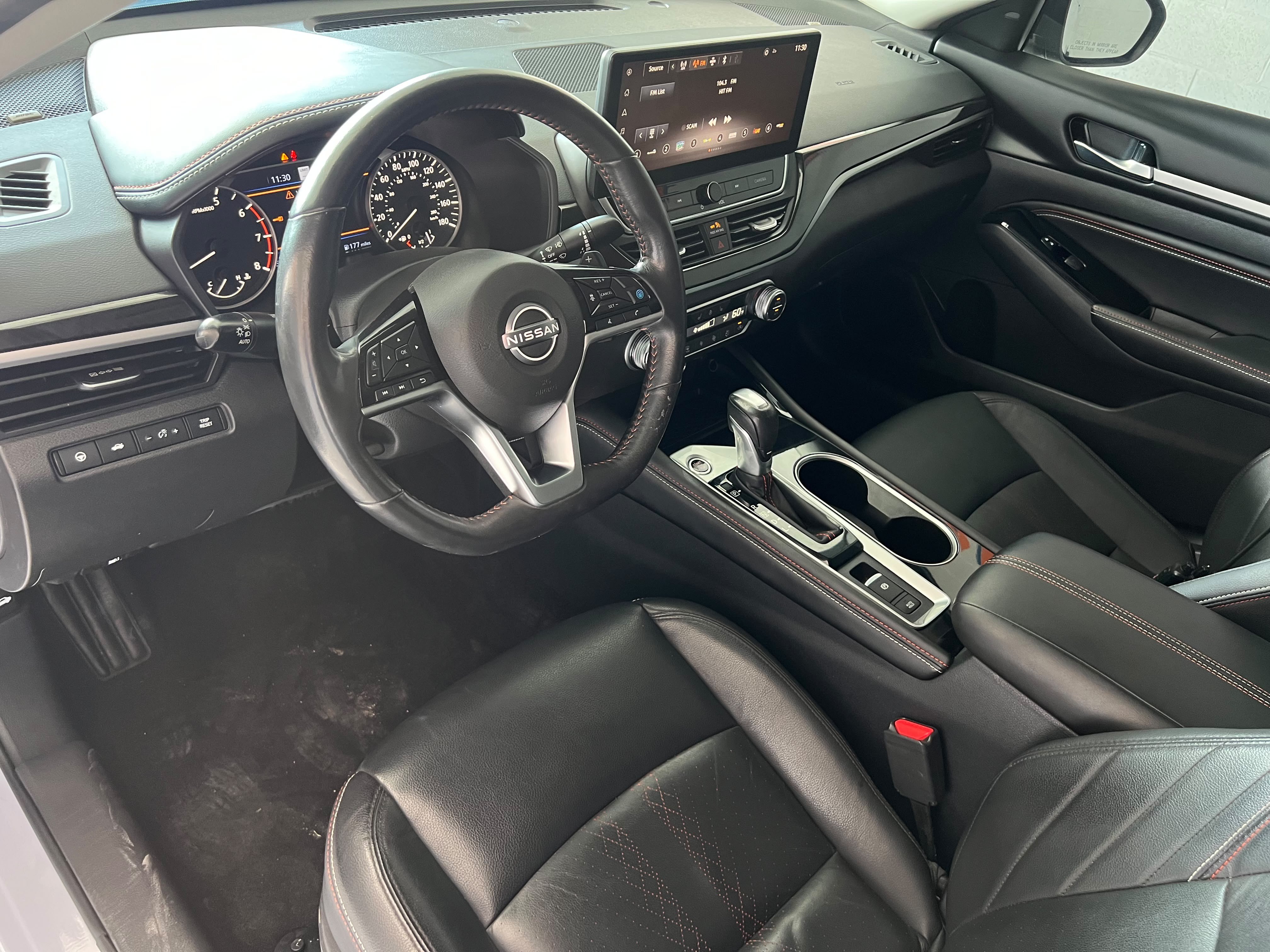 Used 2023 Nissan Altima 2.0 SR FWD image 12