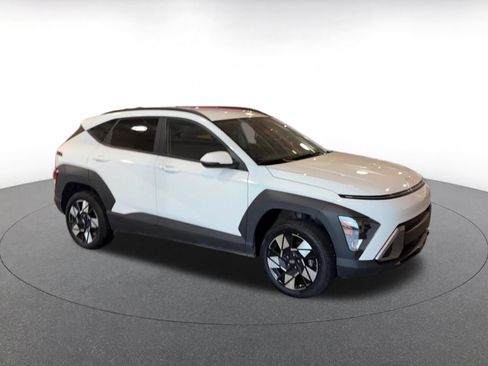 Used 2025 Hyundai Kona SEL image 2