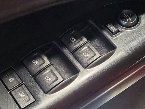 Used 2015 GMC Canyon SLT image 27