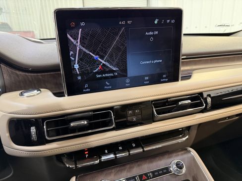Used 2023 Lincoln Aviator Reserve w/ Equipment Group 201A AWD/4WD image 19
