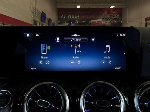 Used 2025 Mercedes-Benz GLA 250 image 31