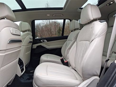 Used 2024 BMW X7 xDrive40i w/ Premium Package image 10