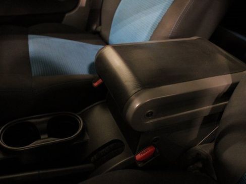 Used 2010 Jeep Wrangler Unlimited Islander image 11