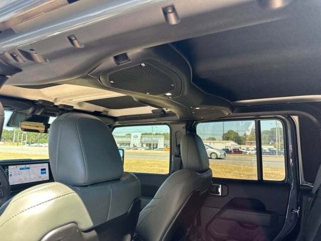 Used 2025 Jeep Gladiator Mojave AWD/4WD image 37