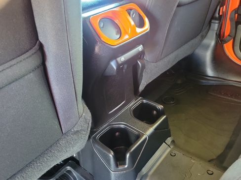 Used 2019 Jeep Wrangler Unlimited Sport S AWD/4WD image 9
