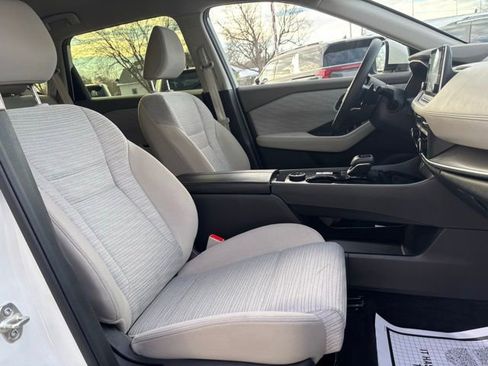 Used 2023 Nissan Rogue SV image 28