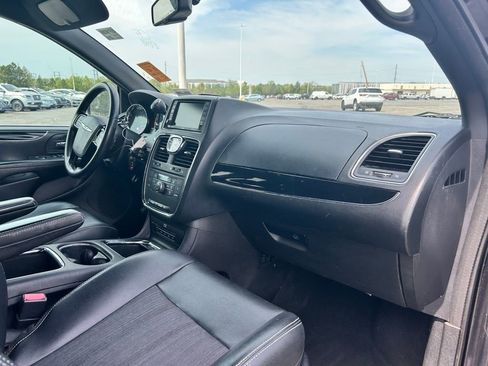 Used 2013 Chrysler Town & Country S image 10