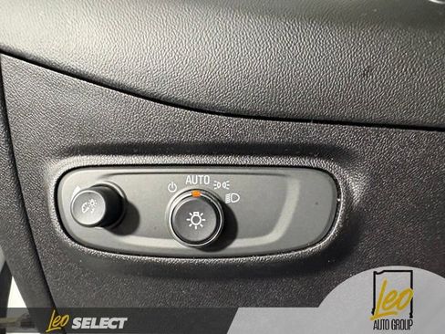 Used 2018 Chevrolet Equinox LT w/ Sun & Infotainment Package FWD image 13