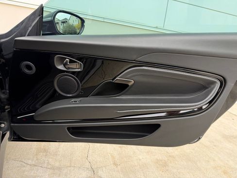 Used 2021 Aston Martin DB11 Coupe image 21