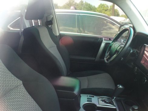 Used 2019 Toyota 4Runner SR5 AWD/4WD image 4