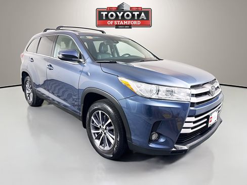 Certified 2019 Toyota Highlander XLE image 1