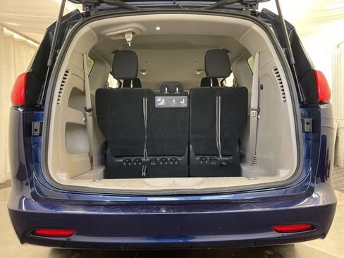 Used 2020 Chrysler Voyager LX image 6