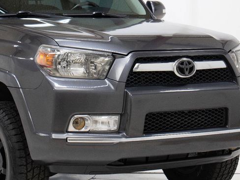 Used 2011 Toyota 4Runner Limited AWD/4WD image 9