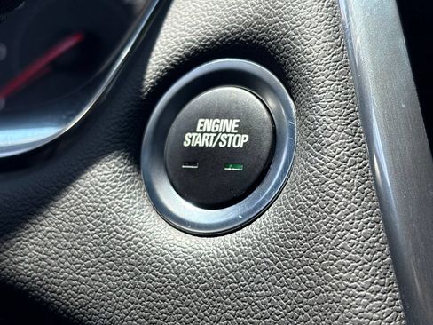 Used 2022 Chevrolet Traverse LT FWD image 14