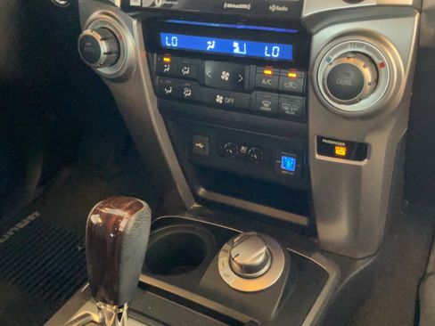Used 2020 Toyota 4Runner Limited AWD/4WD image 37
