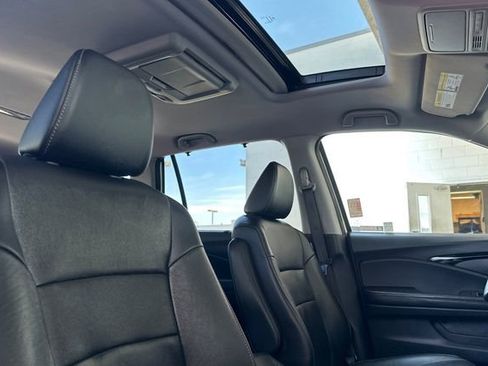 Used 2018 Honda Pilot Touring image 15