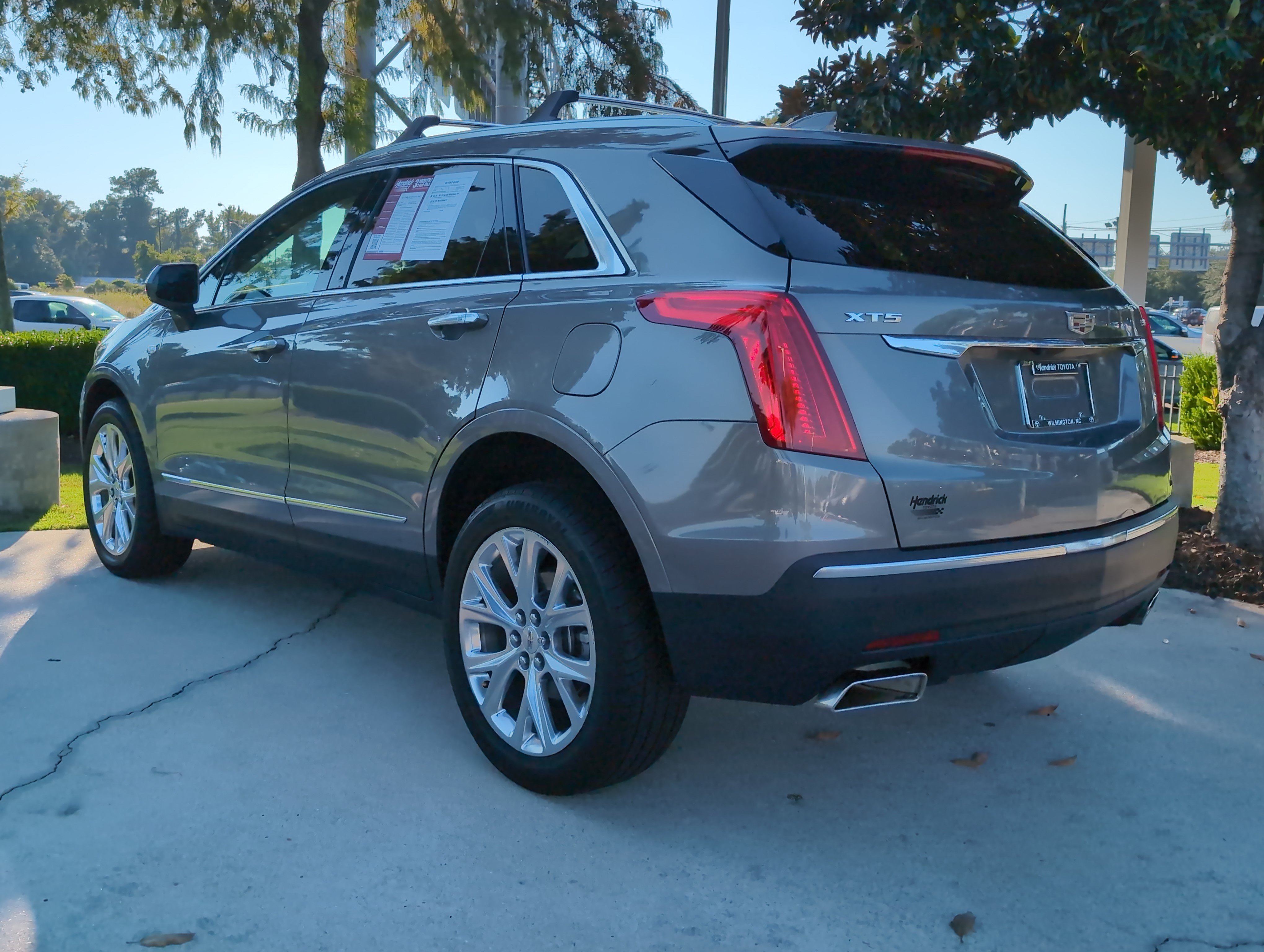 Used 2017 Cadillac XT5 Luxury w/ Driver Awareness Package FWD image 8