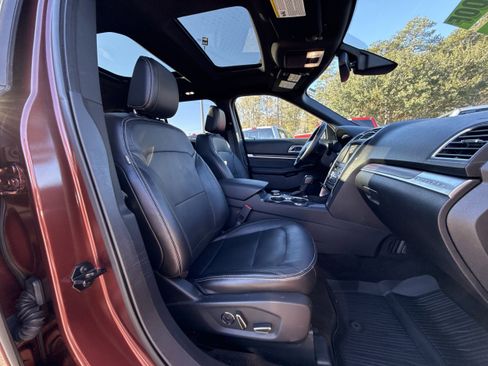 Certified 2018 Ford Explorer Limited w/ Equipment Group 301A image 11