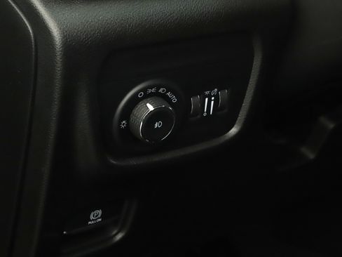 Used 2023 Jeep Grand Cherokee Limited AWD/4WD image 9