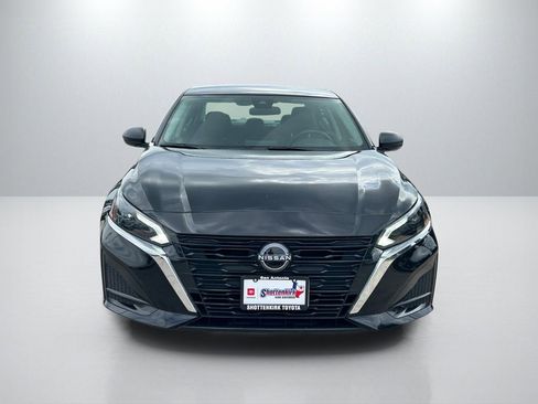 Used 2025 Nissan Altima 2.5 SV FWD image 2