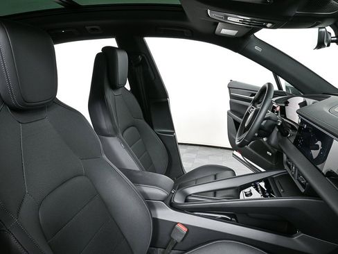 New 2025 Porsche Macan 4S Electric image 28