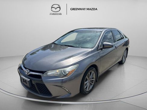 Used 2017 Toyota Camry SE FWD image 3