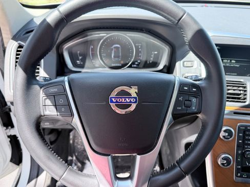 Used 2016 Volvo XC60 T6 w/ Proximity Package AWD/4WD image 14
