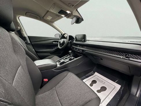 Used 2025 Honda Accord LX image 17