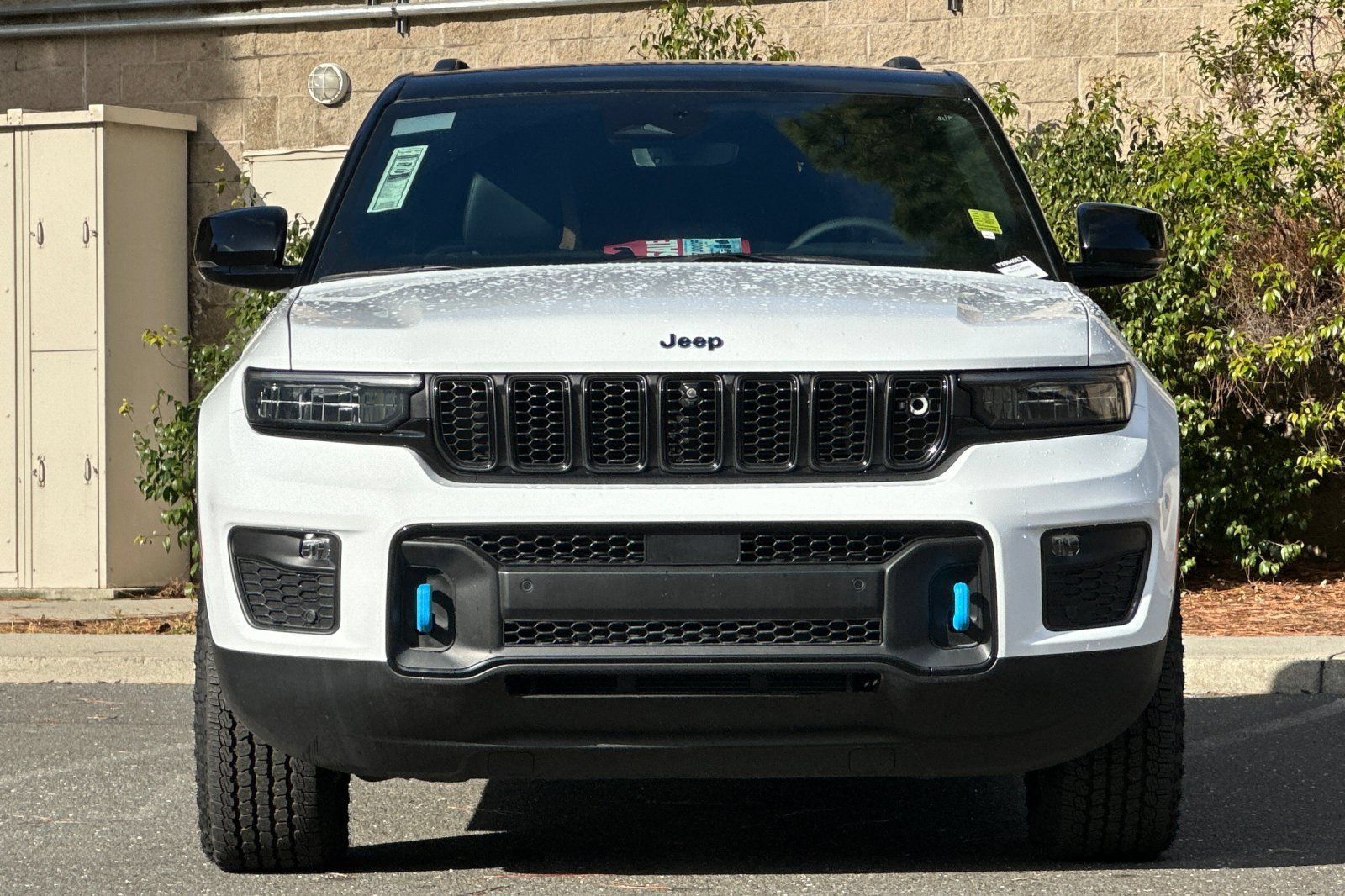 New 2023 Jeep Grand Cherokee Trailhawk w/ Advanced Protech Group II AWD/4WD image 8